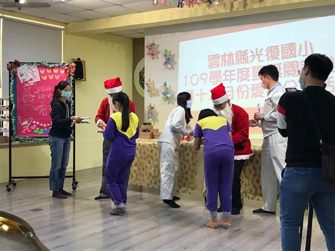 云林县虎尾镇光復国小力推阅读教育，知名企业全力支持不缺席。（张朝欣摄）