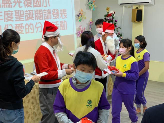 云林县虎尾镇光復国小力推阅读教育，知名企业全力支持不缺席。（张朝欣摄）