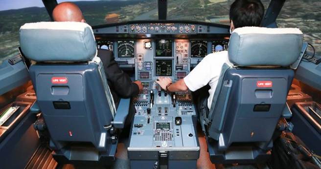 長榮航空紐西蘭籍機師確診新冠肺炎，造成台灣本土253天零確診破功。（圖／翻攝自長榮航空臉書）