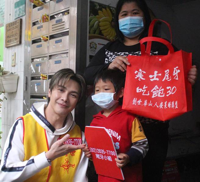 谢佳见出席「寒士吃饱30」爱心运动。（创世基金会提供）