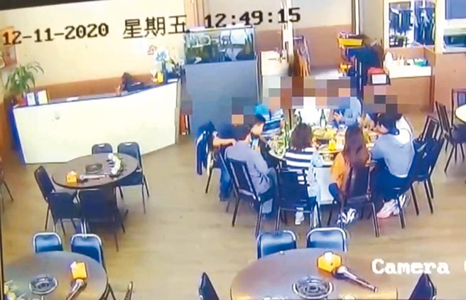 高雄1名20多岁菲律宾籍女子居家检疫14天后，在自主健康管理期间竟揪团吃锅，未料事后爆出确诊。（高市卫生局提供／柯宗纬翻摄）