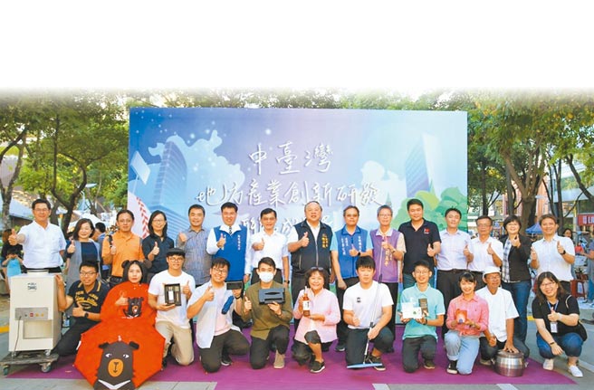 台中市府经发局提升青年创业及新创产业实力，将再扩大媒合交流机会，筹画大型商业媒合等活动，打造台中成为创业友善城市。（卢金足摄）