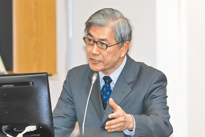 金管会主委黄天牧（见图）23日在立法院备询，民进党立委高嘉瑜质询富邦金控併购日盛金控案，质疑金管会对日盛金背后的陆资疑虑未查明清楚就火速通过，痛批金管会护航，变成陆资洗钱共犯，连番质疑让黄天牧罕见动怒反驳，「我要维护金管会名义，我们没有护航，请委员收回！」（黄世麒摄）