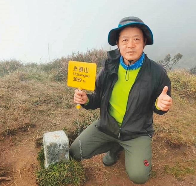 缉毒30多年，战功彪炳，台中市警察局保安大队第一中队小队长陈良套，人称「勇伯」。（摘自陈良套个人脸书）