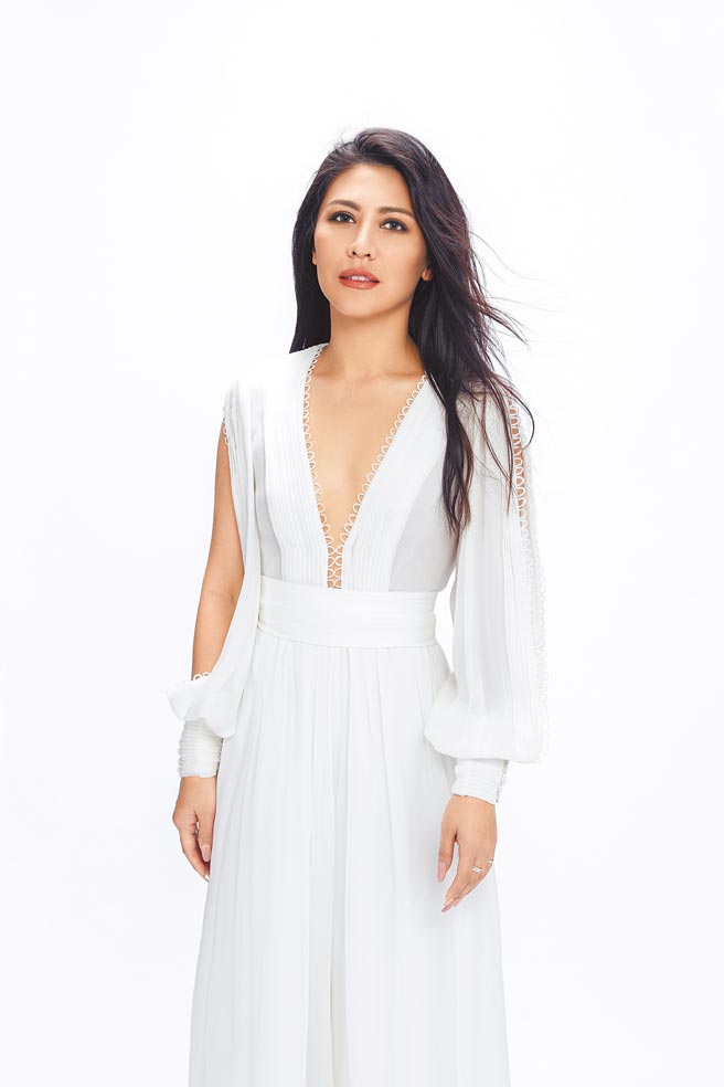 艾怡良首度主演电影并演唱宣传主题曲〈我这个人〉。（环球音乐提供）