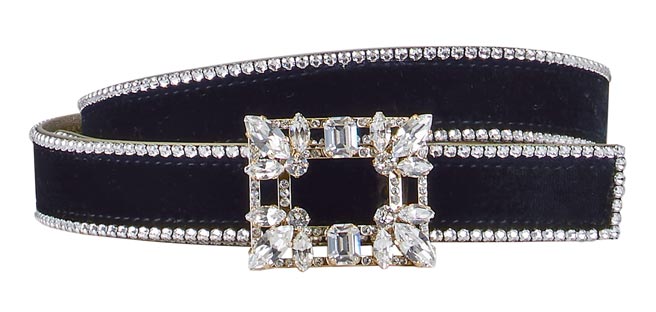 RV Broche Vivier丝绒钻扣皮带，3万7900元。（Roger Vivier提供）