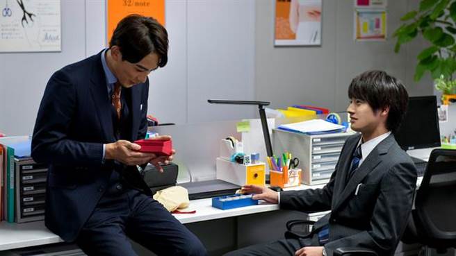 《如果30岁还是处男，似乎就能成为魔法师》剧照。（取自TSUTAYA）