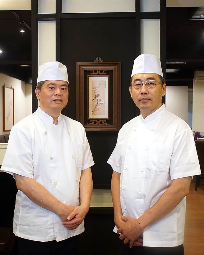 台北私厨中餐厅〈36美食〉改採预约制经营，两位大厨张永张（右）和李明德厨艺资歷皆丰富，且都曾在高檔俱乐部会所掌厨。（图／姚舜）