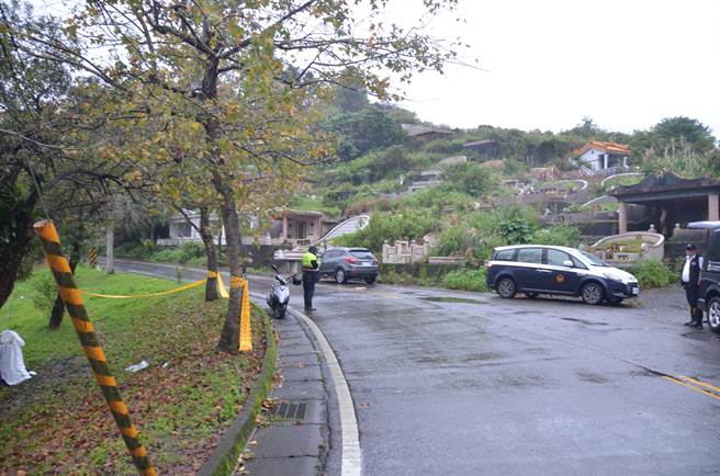 宜兰一对母子在员山福园湖畔边轻生。（胡健森摄）