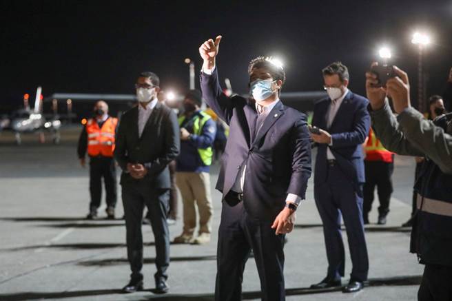 墨西哥和智利的前線醫護人員是兩國首批接種2019冠狀病毒疾病疫苗的人，而哥斯大黎加也展開他們的接種計畫，該國總統阿瓦拉多（Carlos Alvarado）宣稱「這可能終結疫情的開始」。(圖/路透)