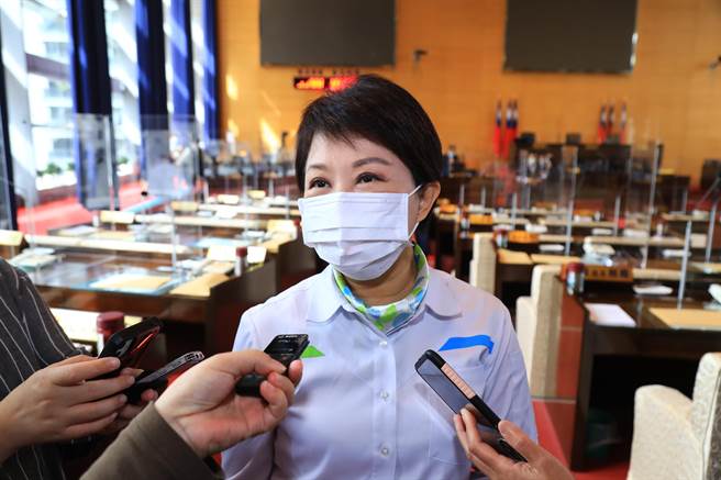 台中市长卢秀燕25日表示，台中县市合併，改制为直辖市，今天刚好届满10周年，基本上是一条正确的道路，有助于县市资源1加1大于2。（卢金足摄）