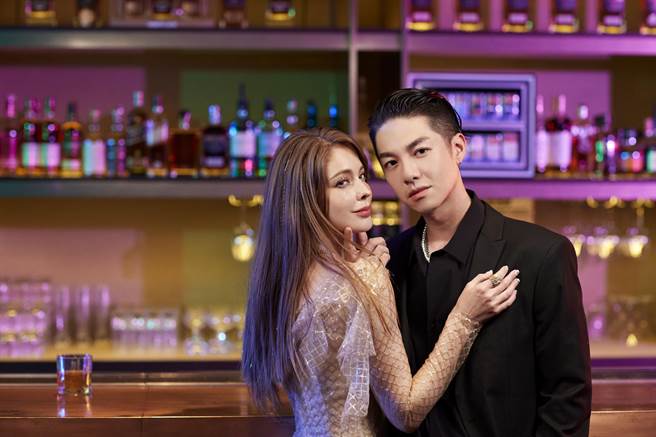 安妮（左）与陈信维在MV中展现演员专业。（伊林娱乐提供）