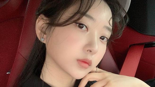 申才恩平安夜晒火辣的侧拍影片引暴动。（图／IG@zennyrt）