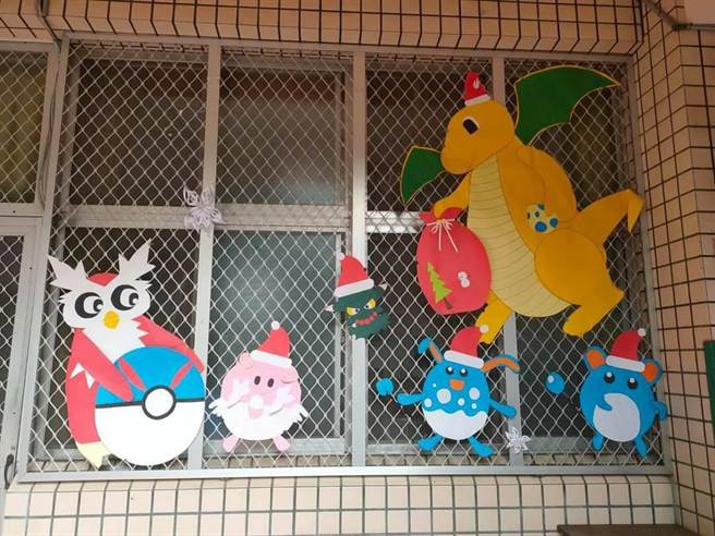 玉井国小师生合力布置耶诞装饰，营造欢乐过节气氛。（台南市玉井国小提供／刘秀芬台南传真）