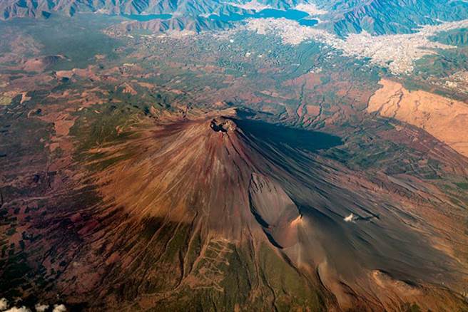 富士山頂12月看嘸雪日人憂 百年災難前兆 搜奇 網推