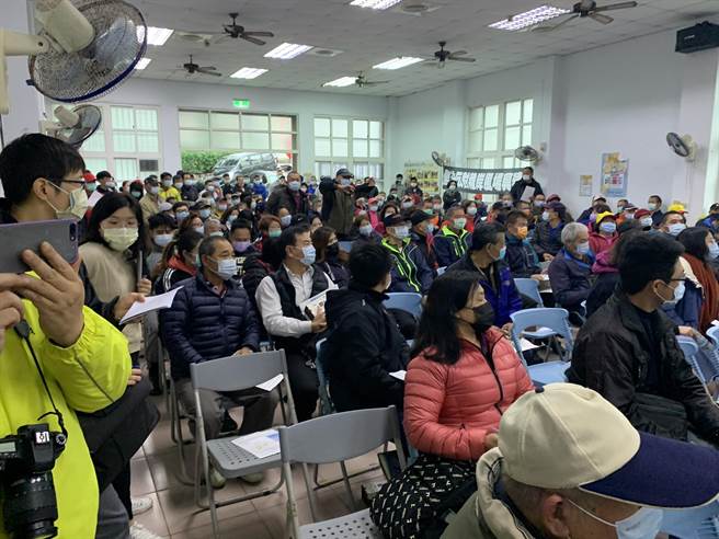 开发商德能集团今日下午在万里区举办第二场北海岸离岸风电建设说明会。（王扬杰摄）