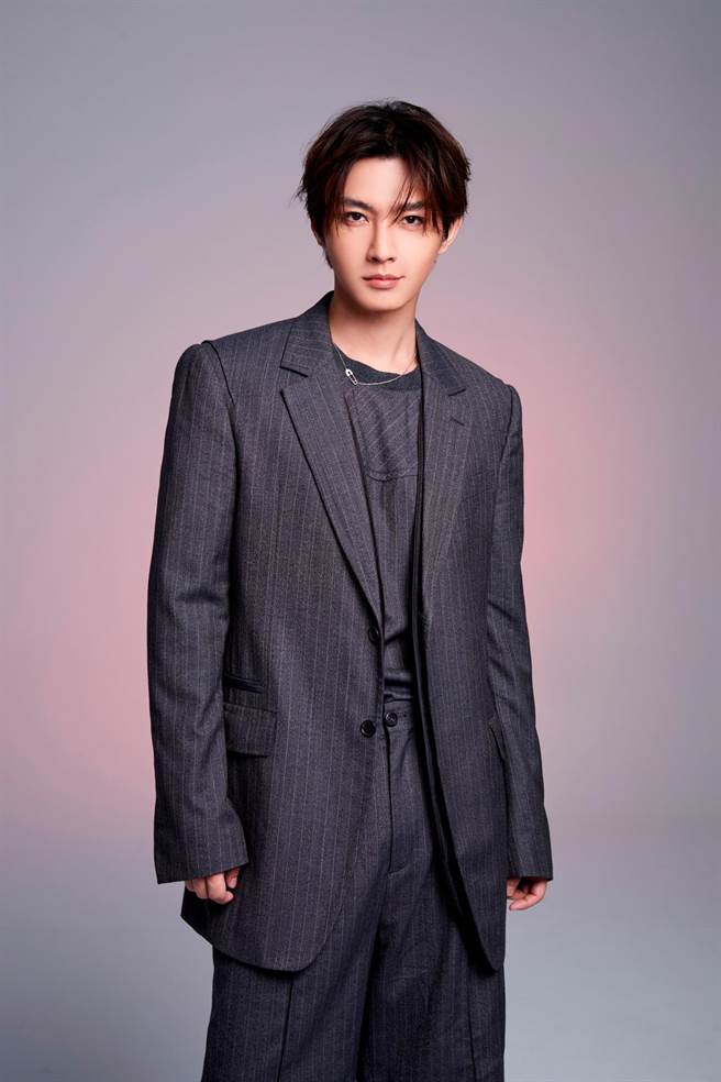 《Live Asia超级周末现场》邀请炎亚纶担任主持人。（三立提供）