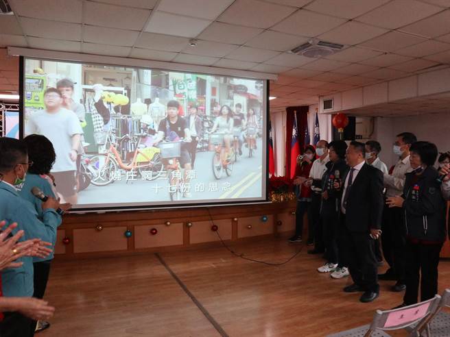 就职2周年市政成果开幕典礼上，以MV形式发表员林市歌「员林好所在」。（谢琼云摄）
