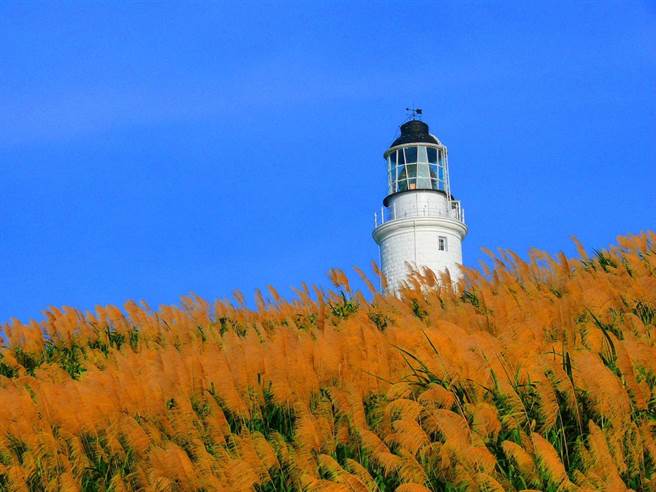 交通部观光局马祖国家风景区管理处邀民眾冬天畅游马祖，体验不同的离岛风情；图为东犬灯塔。（马管处提供／叶书宏连江传真）