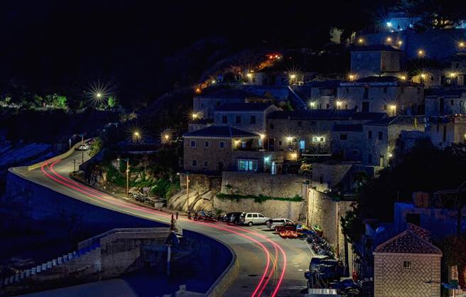 交通部观光局马祖国家风景区管理处邀民眾冬天畅游马祖，体验不同的离岛风情；图为北竿芹壁村。（马管处提供／叶书宏连江传真）