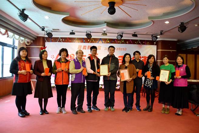 今年多家企业、24个农渔民、团体共捐助45万元和多样物资。（吕妍庭摄）