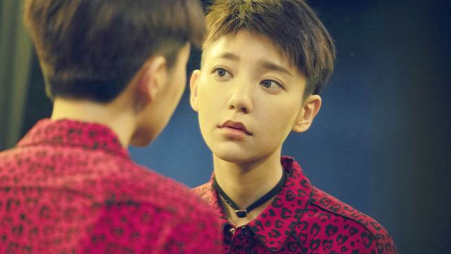 郭雪芙人生从没剃髮经验，为戏落髮。（海鹏提供）