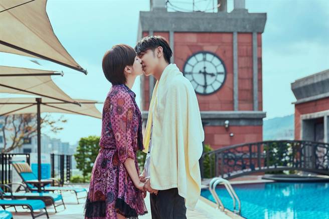 汪东城、郭雪芙甜蜜吻戏。（八大提供）