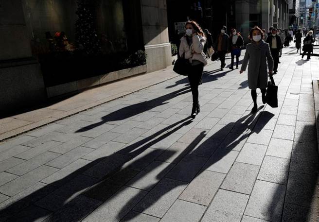 日本也沦陷，5名日人确诊感染英国变种新冠病毒。(图/路透社)