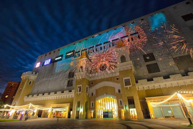 台茂耶誕趕集照辦，全台唯一光雕秀吸客。圖／台茂提供