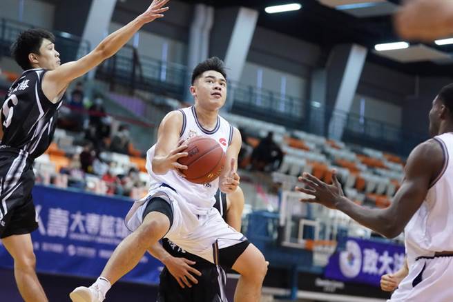 世新大学陈建铭25日攻下全场最高24分。(大专体总提供)