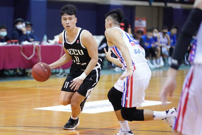 虽遇上昔日恩师田本玉领军的台体，政大洪楷杰却没在客气的。(大专体总提供)