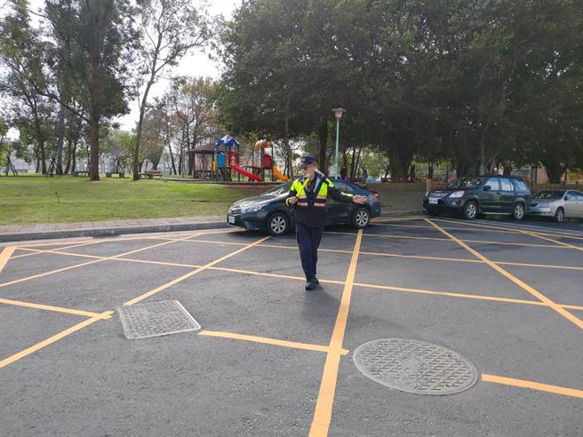 杨梅警方呼吁，参与升旗典礼的民眾务必配合交通疏导作业。（杨梅警分局提供／黄婉婷桃园传真）