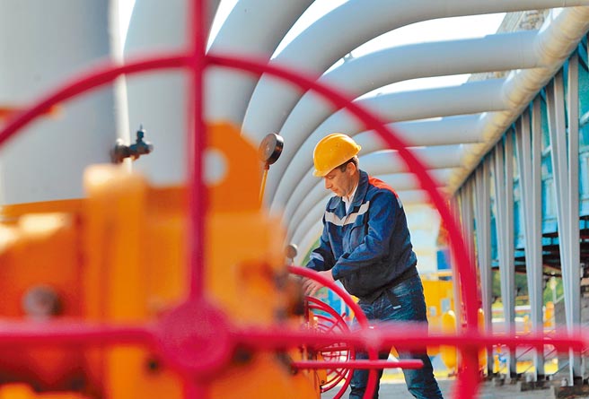 美国准备对存在于欧洲，尤其是德国和俄罗斯之间的天然气协议北溪2号管道祭出新制裁。（美联社）