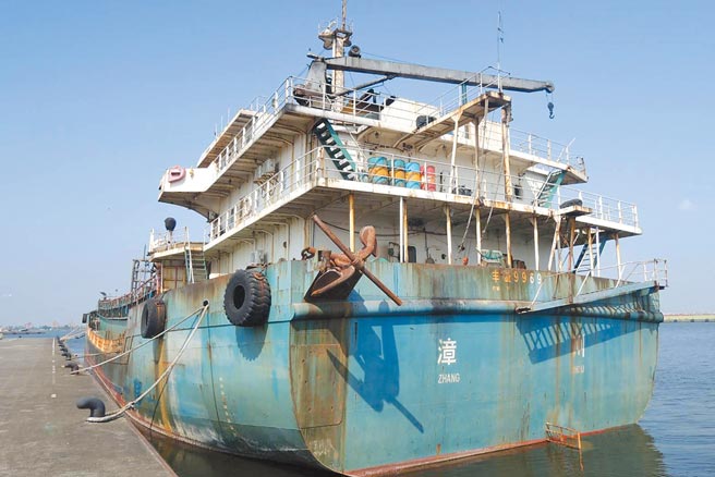 澎湖地检署拍卖大陆籍「长鑫36号运砂船」，24日第5度流标。（澎湖地检署提供／陈可文澎湖传真）