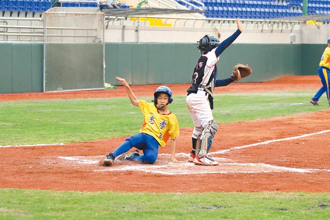 台中忠孝盼了20年终于拿下诸罗山杯高年级组冠军。（大会提供）