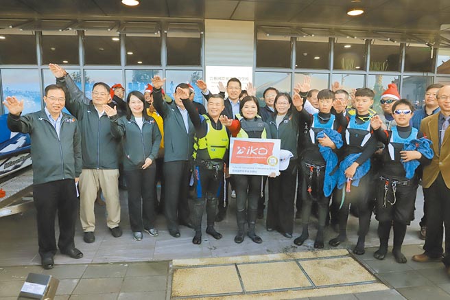 全台唯一经国际IKO认证，云林县启用位于四湖乡三条崙海水浴场的国际风筝衝浪学校。（张朝欣摄）