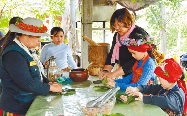 有云雾故乡之称的屏东县雾台乡，近来部落推广观光有成，且师法泰国厨艺学校，发展出属于鲁凯族的部落厨艺学堂。（林和生摄）