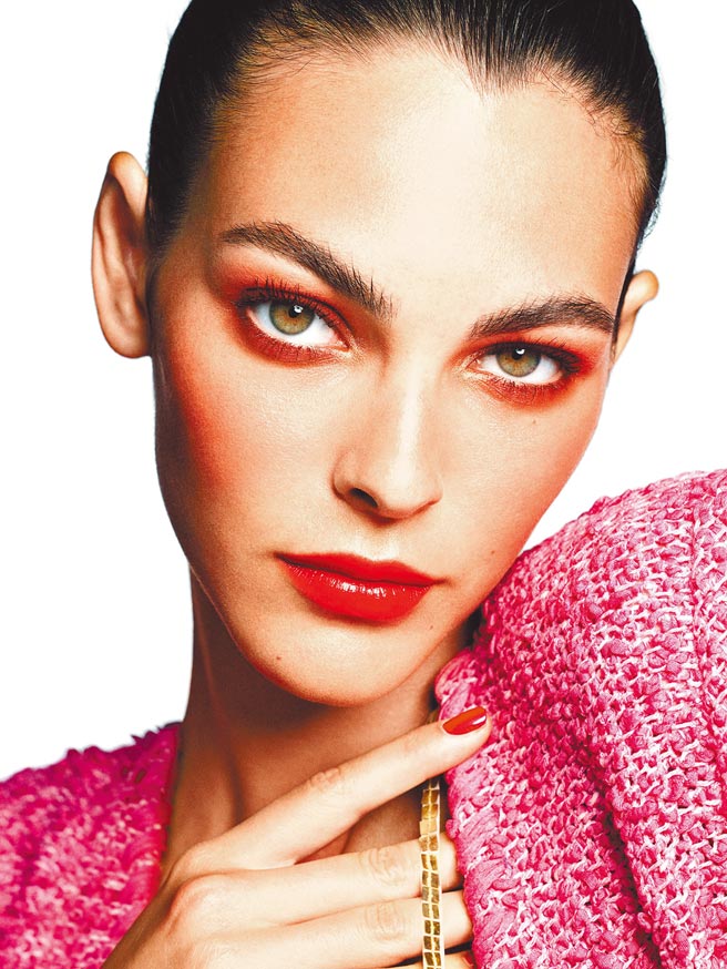 2021年香奈儿春季限量彩妆系列「春之花酿」形象图。（香奈儿提供）