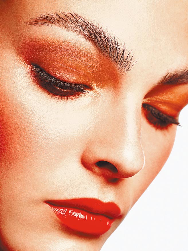 2021年香奈儿春季限量彩妆系列「春之花酿」形象图。（香奈儿提供）