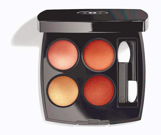 香奈儿4色眼影#368冰糖白桃（限量），2300元。（香奈儿提供）