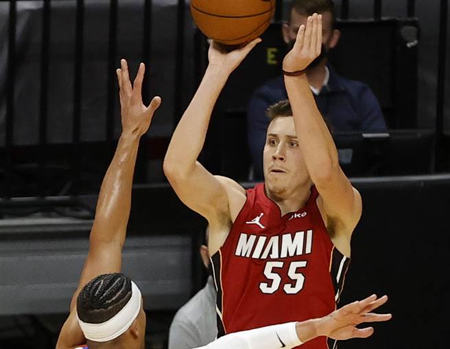 热火射手邓肯罗宾生在26日单场飙进7颗三分球、独拿23分。(美联社)