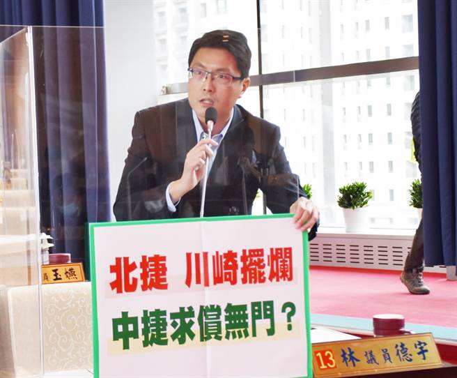 台中市议会民进党团新任干事长由林德宇担任，林平常问政犀利、见解独到。（陈世宗摄）