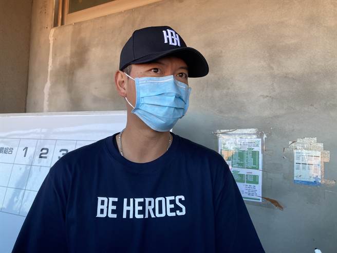 中信兄弟教练王建民参加棒球训练营。（邓心瑜摄）