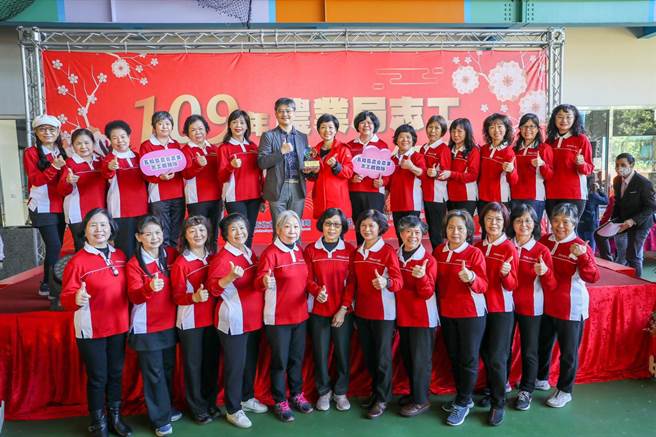 新北市农业局举办岁末志工感恩表扬餐会。（新北市农业局提供）