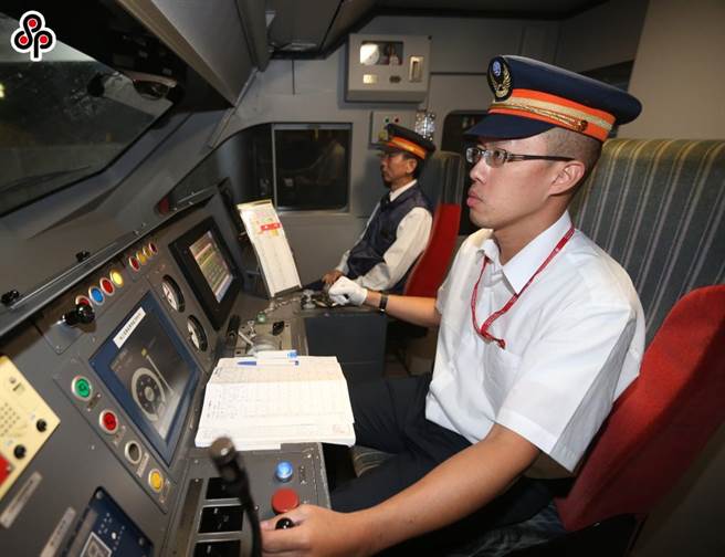 交通部修法要求铁路机构在驾驶室设置影音监视设备，记录驾驶操作。（本报资料照）