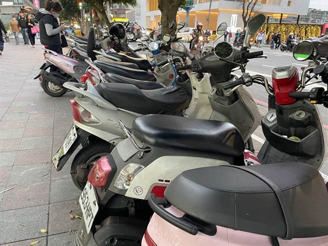 快来退费！北市停车费有近30万笔重复缴纳  最高者竟多缴4.3万元。（吴康玮摄）