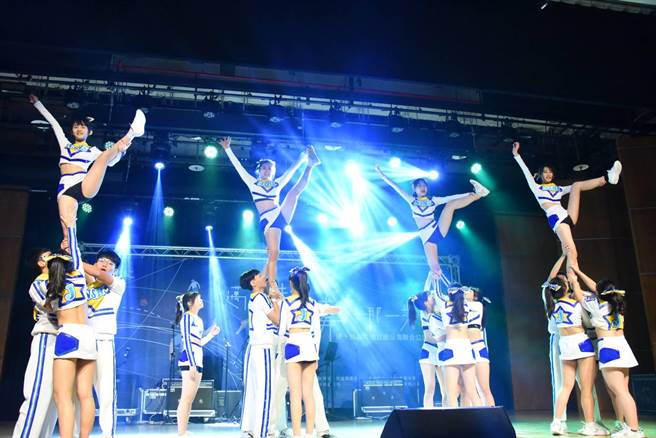 南山中学在中和四号公园的国立臺湾图书馆B1演艺厅，举办校际社团反毒联合公演。（南山中学提供）