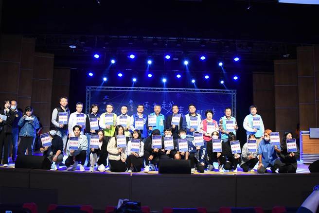 南山中学在中和四号公园的国立臺湾图书馆B1演艺厅，举办校际社团反毒联合公演。（南山中学提供）