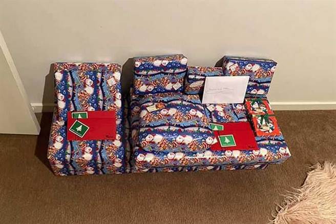 凯伦准备大量圣诞礼物给家人，却意外引来网友批评她炫耀。（图／翻摄脸书／Aldi Mums）