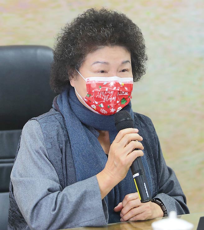 监察院长陈菊25日针对苏伟硕医师向她声请人权保护一事她表示苏伟硕对人权会的陈情，就按照监察院陈情程序，每一个案都一样的严谨去面对与处理。（季志翔摄）